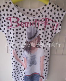 夏日地?cái)偀徜N(xiāo)首選 女式印花圓領(lǐng)短袖T恤，廠家一手貨源與搭配飾品推薦